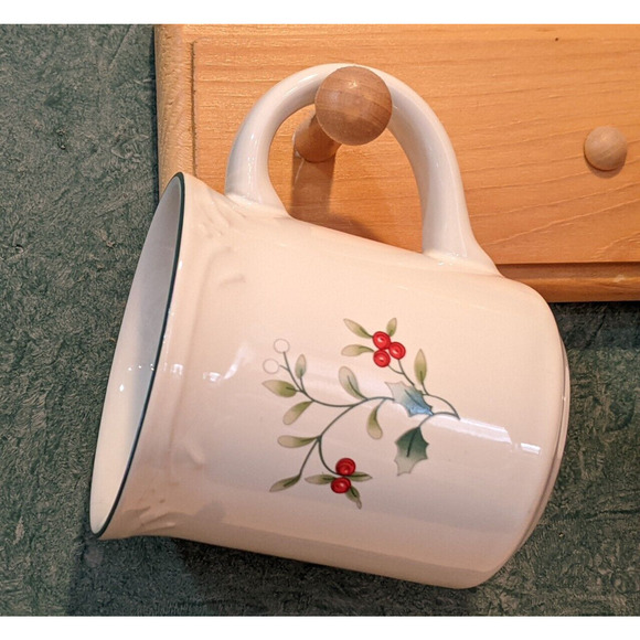 Pfaltzgraff Winterberry Flat Bottom Coffee Mugs Set of 4 Perfect Condition 8 oz. - Picture 2 of 10